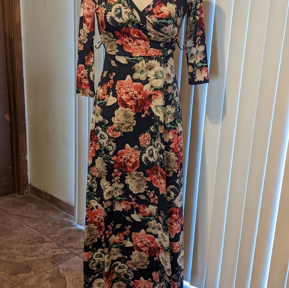 Dress - Picture 6 of 6